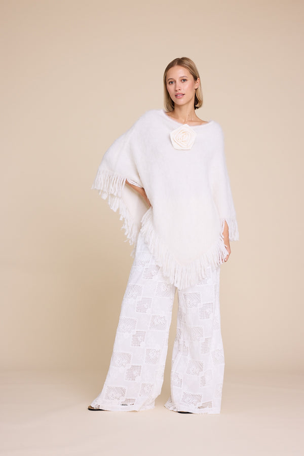 Line Of Oslo Knitted Poncho Poncho Creme 091