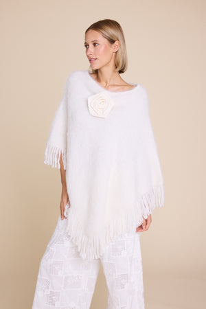 Line Of Oslo Knitted Poncho Poncho Creme 091