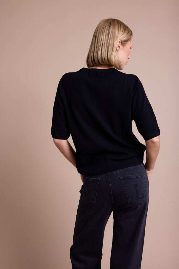 Line Of Oslo Monroe Longer Arm Topp  Black 097