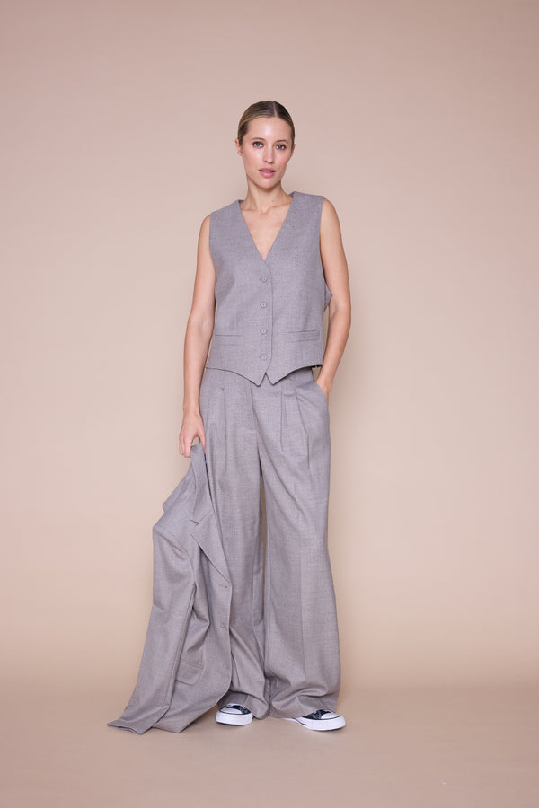 Line Of Oslo West Solid Vest Sand 069